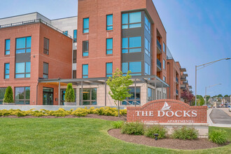 The Docks in New London, CT - Foto de edificio - Building Photo