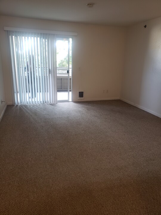 687 Royston Ln, Unit #227 Hayward in Hayward, CA - Building Photo