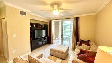 6556 Emerald Dunes Dr in Royal Palm Beach, FL - Building Photo - Building Photo