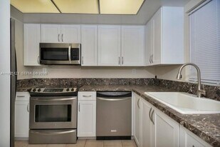 2101 NE 68th St in Fort Lauderdale, FL - Building Photo