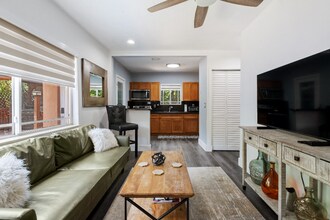 37 NW 47th Terrace in Miami, FL - Building Photo - Building Photo