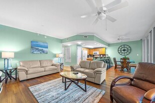 1524 W Beach Blvd in Gulf Shores, AL - Building Photo