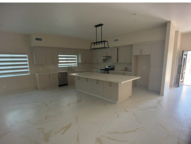 8703 Cranford Ave in Sun Valley, CA - Building Photo - Building Photo