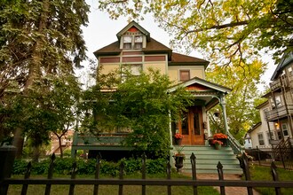 629 W South St, Unit 2 in Kalamazoo, MI - Building Photo - Building Photo