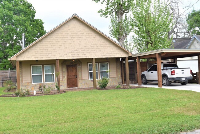 412 Pecan St in Sweeny, TX - Building Photo - Building Photo