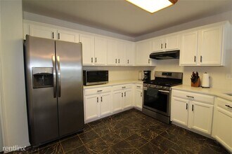 5531 Redbud Ct in Ypsilanti, MI - Building Photo - Building Photo