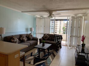 430 Kaiolu St, Unit 806 in Honolulu, HI - Foto de edificio - Building Photo