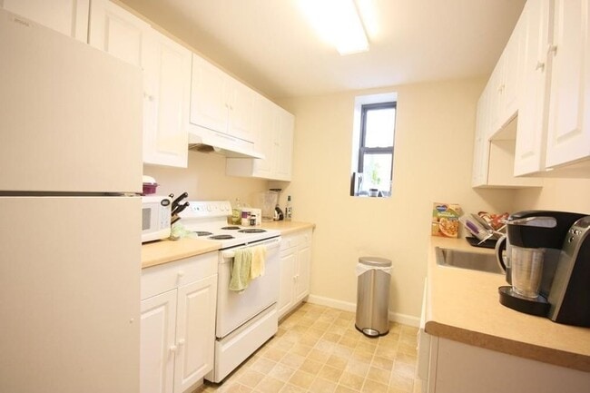 644 Beacon St, Unit 301 in Boston, MA - Foto de edificio - Building Photo