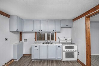 1802 NW Lake Ave in Lawton, OK - Building Photo - Building Photo