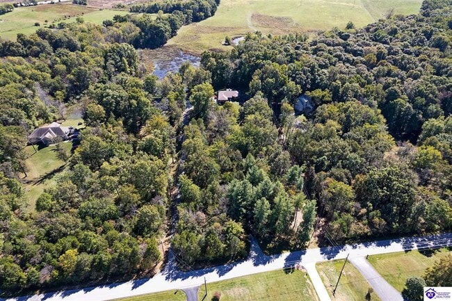 306 Forest Trce in Radcliff, KY - Building Photo - Building Photo