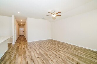 1003 Round Bale Rd in Hutto, TX - Building Photo - Building Photo