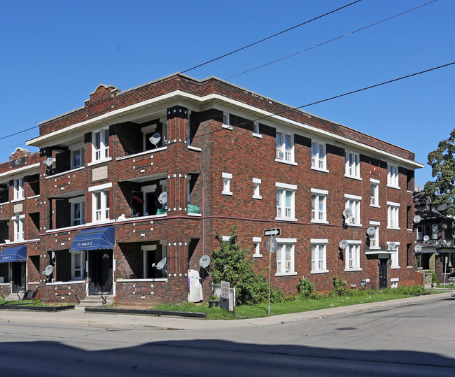 Holyrood in Hamilton, ON - Building Photo - Building Photo