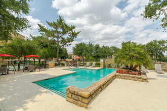 Woodchase Apartments in Euless, TX - Foto de edificio - Building Photo