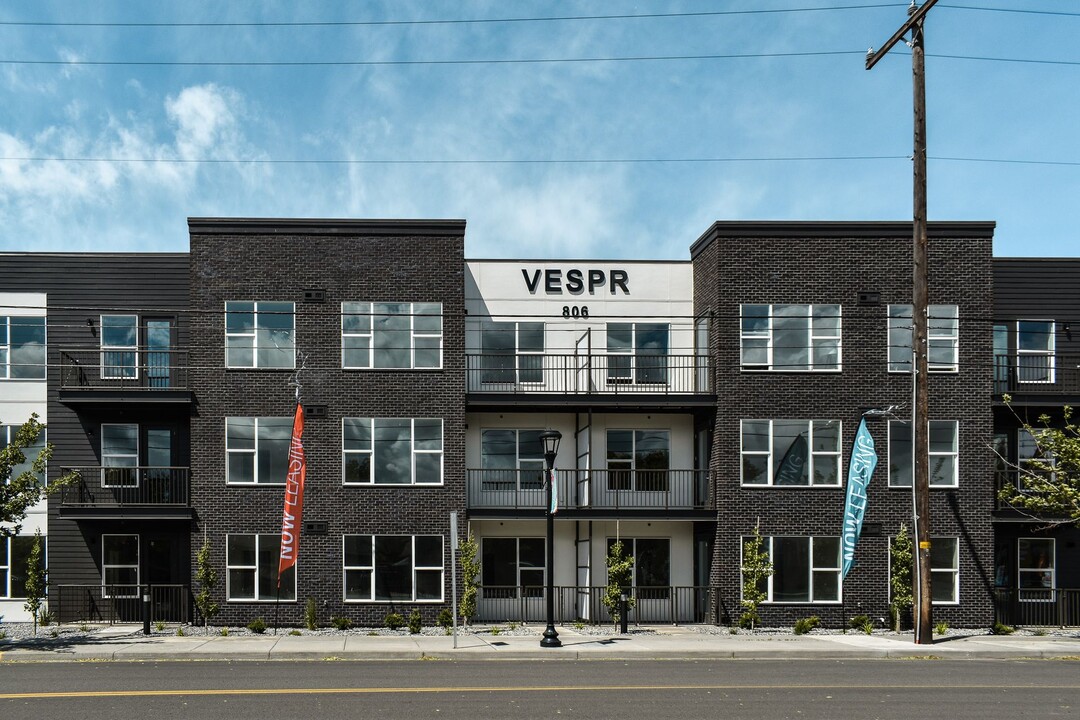 806 S College Ave in College Place, WA - Foto de edificio