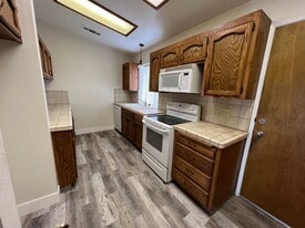 1656 E North Way in Dinuba, CA - Building Photo