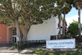 Gateway Plaza Apartments in Oxnard, CA - Building Photo - Building Photo