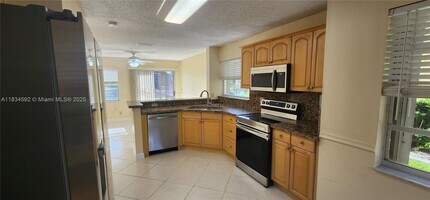2957 Oak Park Cir in Davie, FL - Building Photo - Building Photo