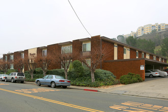 MonteVista Apartments in San Rafael, CA - Building Photo - Building Photo