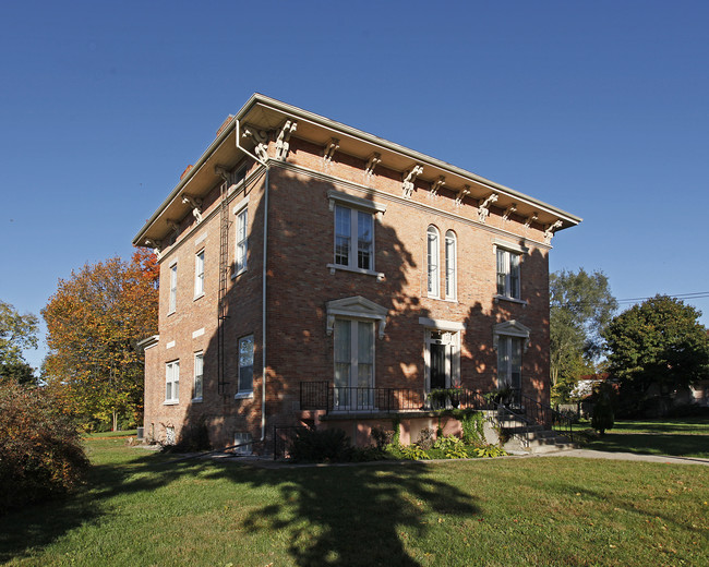 223 N River St in Ypsilanti, MI - Foto de edificio - Building Photo