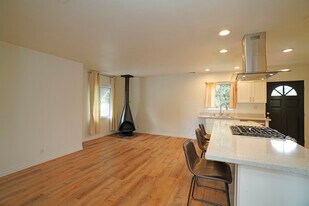 528 N Michigan Ave in Pasadena, CA - Building Photo