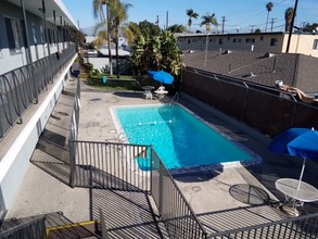 Santa Ana Apartments in Cudahy, CA - Building Photo - Building Photo