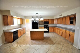 3620 W Shangri-la Rd in Phoenix, AZ - Foto de edificio - Building Photo