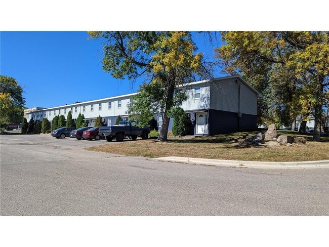 1200 2nd Dr NE in Austin, MN - Building Photo - Building Photo