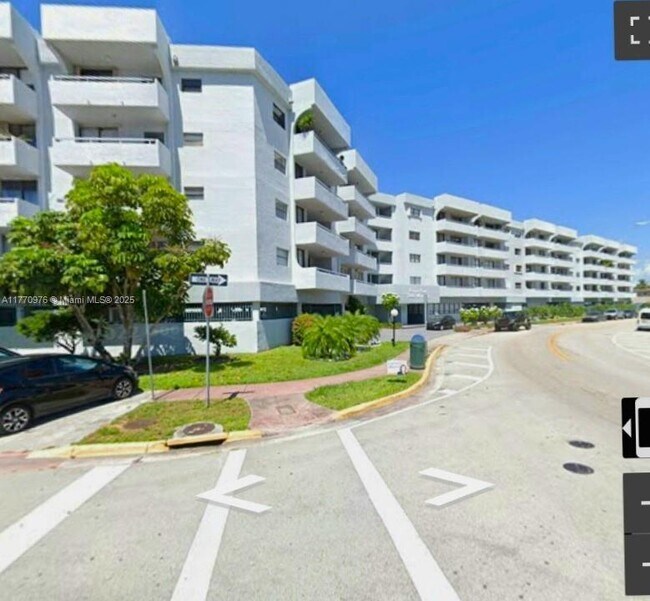 7300 Wayne Ave in Miami Beach, FL - Building Photo - Building Photo