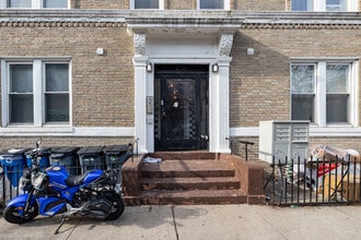 6147 Woodbine St in Ridgewood, NY - Building Photo - Building Photo