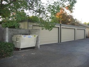 Four-Plex in Fresno, CA - Building Photo - Building Photo