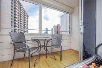 780 Amana St, Unit Woodrose Building Condo in Honolulu, HI - Building Photo - Building Photo