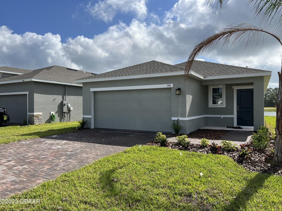 198 Eagle Hbr Wy in Daytona Beach, FL - Foto de edificio