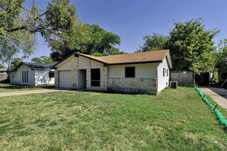 8523 Putnam Dr in Austin, TX - Building Photo - Building Photo