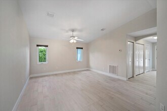 1045 40th Ave in Vero Beach, FL - Building Photo - Building Photo