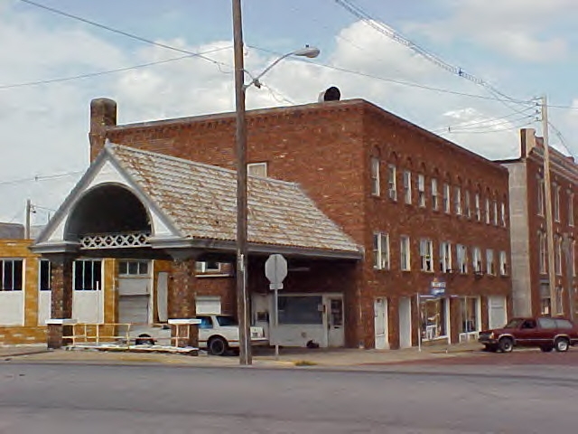 11 E 1st St in Fort Scott, KS - Building Photo