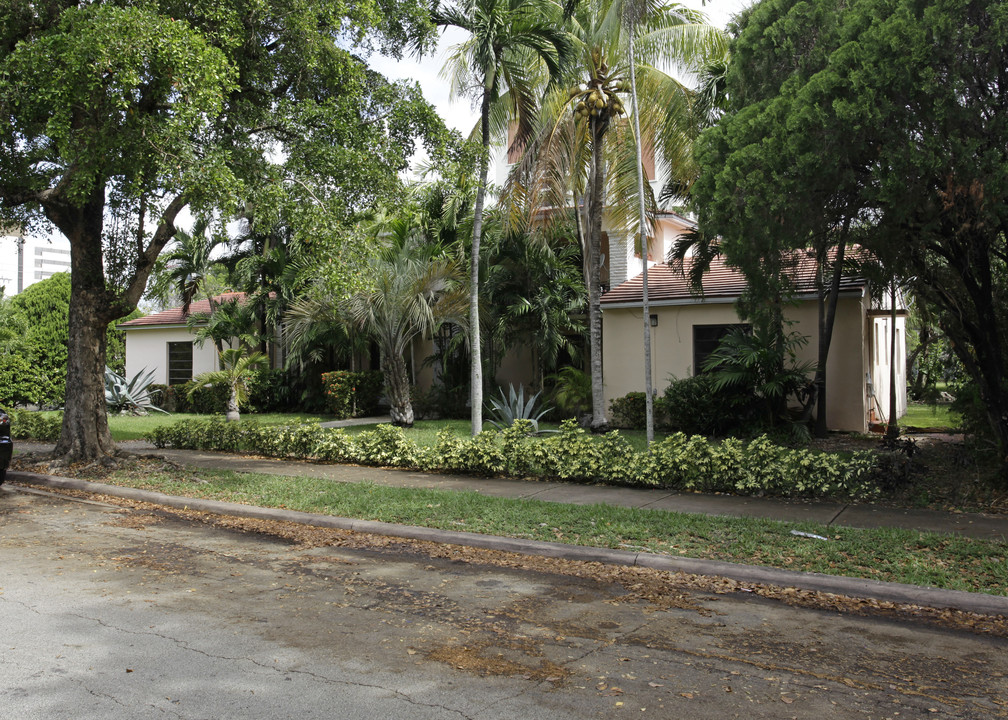 33 Phoenetia Ave in Coral Gables, FL - Building Photo