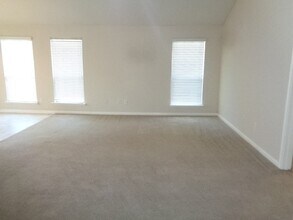 446 N Compass Rose Cir in Crosby, TX - Foto de edificio - Building Photo