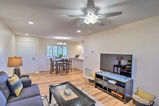 4303 E Cactus Rd, Unit SI ID1386154P in Phoenix, AZ - Foto de edificio - Building Photo