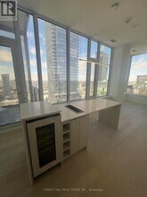 11 Yorkville Ave in Toronto, ON - Building Photo - Building Photo