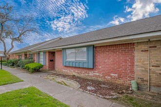 1939 Campbell Rd in Houston, TX - Building Photo - Building Photo