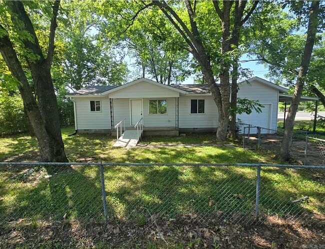 property at 314 N Oak St