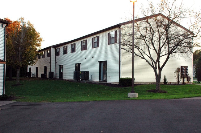 Perry Manor in Newport, PA - Foto de edificio - Building Photo
