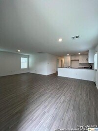 13819 Llama Pl photo'