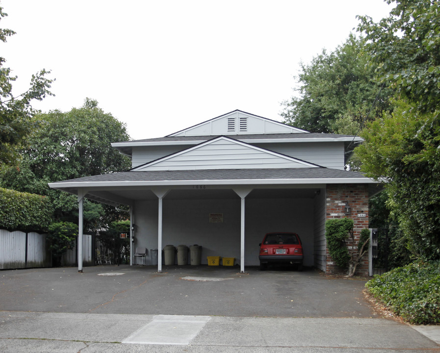 The Coronado in Portland, OR - Building Photo