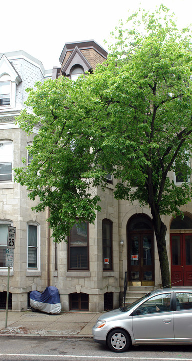 142 N 21st St in Philadelphia, PA - Building Photo