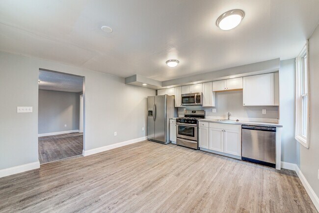 744 Proctor Wy, Unit Apt. 2 in Pittsburgh, PA - Building Photo - Building Photo