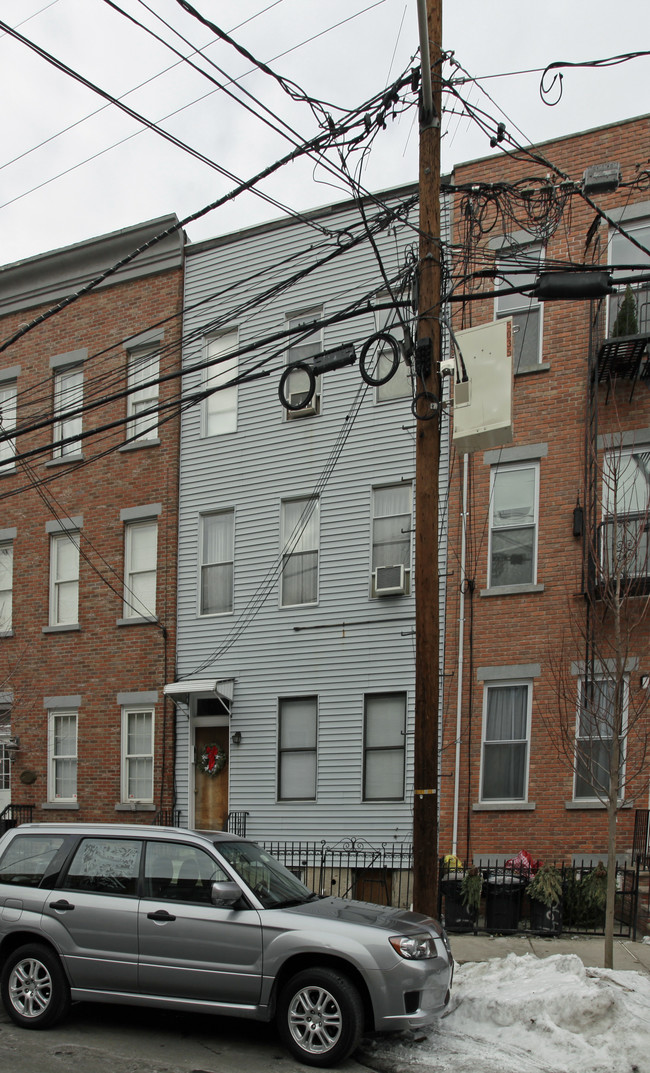 366 7th St in Jersey City, NJ - Building Photo - Building Photo