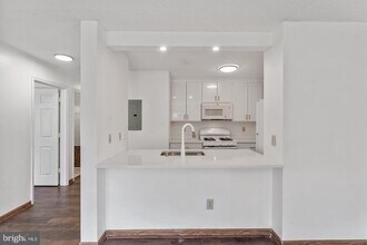 20979 Timber Ridge Terrace-Unit -101 in Ashburn, VA - Building Photo - Building Photo