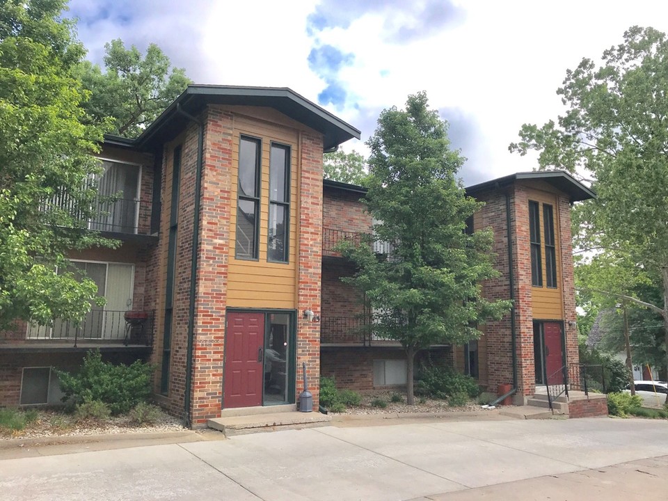 Wildcat Inn in Manhattan, KS - Building Photo