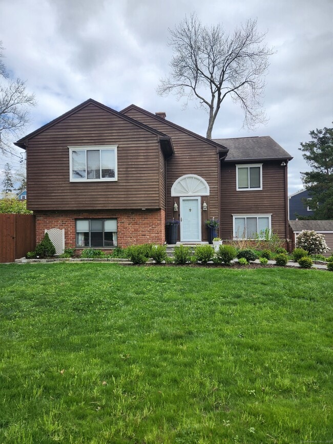 5 Saddle Rd in Norwalk, CT - Building Photo - Building Photo